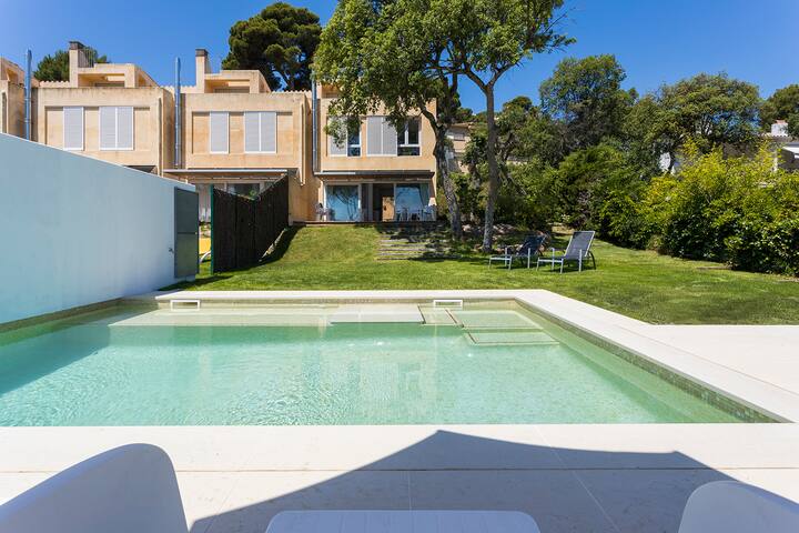 Family Beachfront Villa with Private Pool gallery image 5