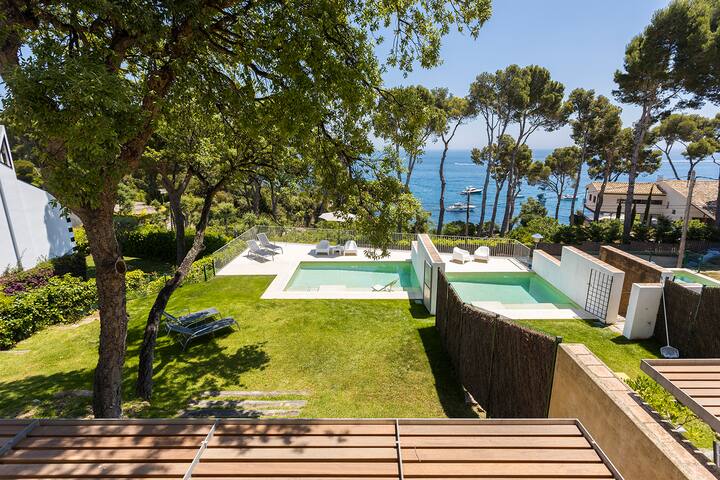 Family Beachfront Villa with Private Pool gallery image 2