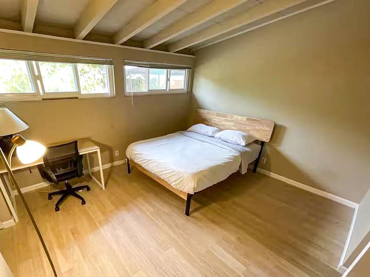 Master Room S30/ Bath & Desk At Silicon Valley - Sunnyvale, CA