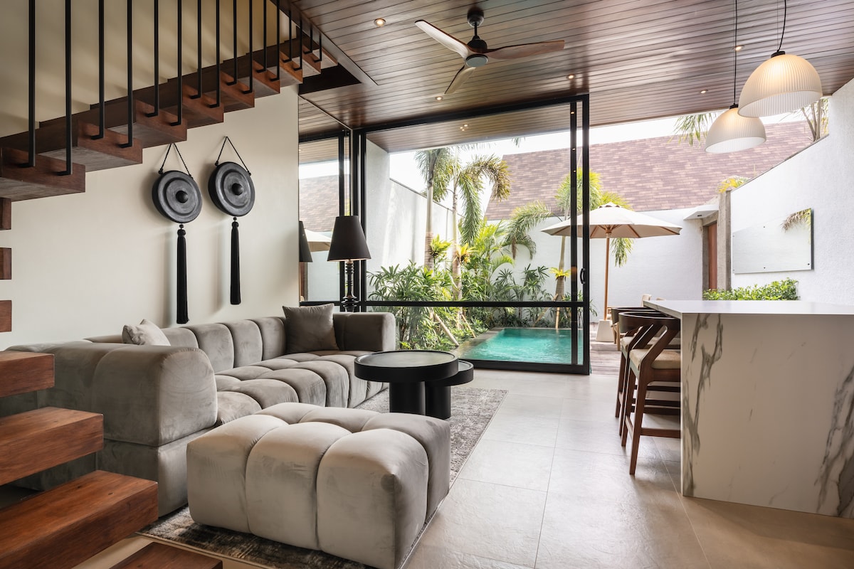 Villa in Canggu · ★5.0 · 2 bedrooms · 2 beds · 2 private baths, порівнянний Airbnb