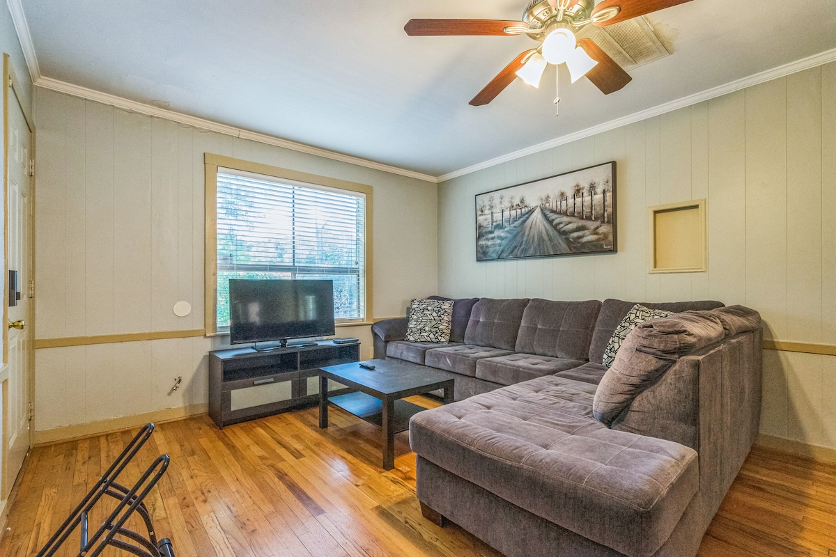 Popular Airbnb listing: Lux Home MINS to *Houston Methodist Hospital* Zoo* in Museum Park