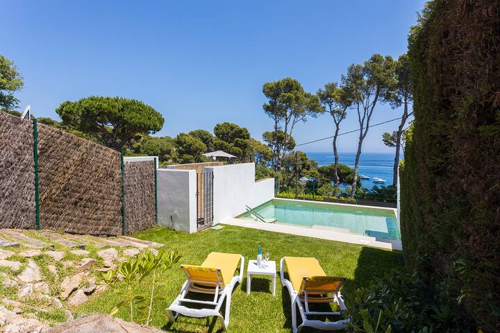 Family Beachfront Villa with Private Pool gallery image 3