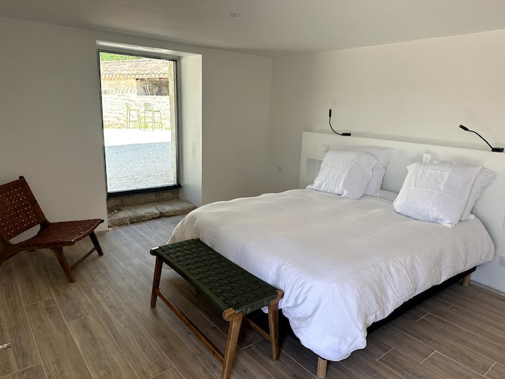 Chambre 1
Rez de Jardin 
salle de bain partagée avec chambre 2 (grand gite)