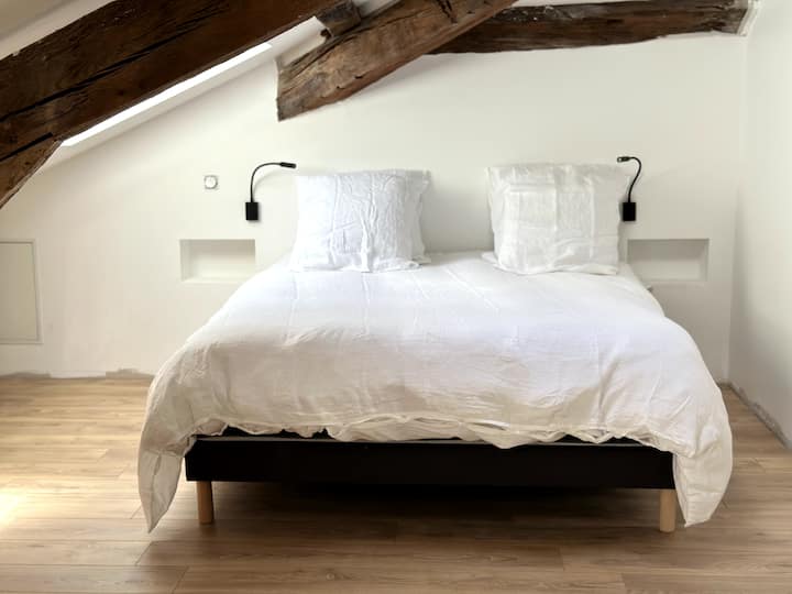 2 eme étage 
salle de bain et toilettes privatives (grand gite) 