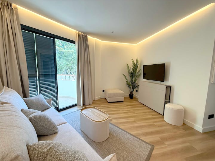 Luxury One Bed Apartment & Pool - Estepona