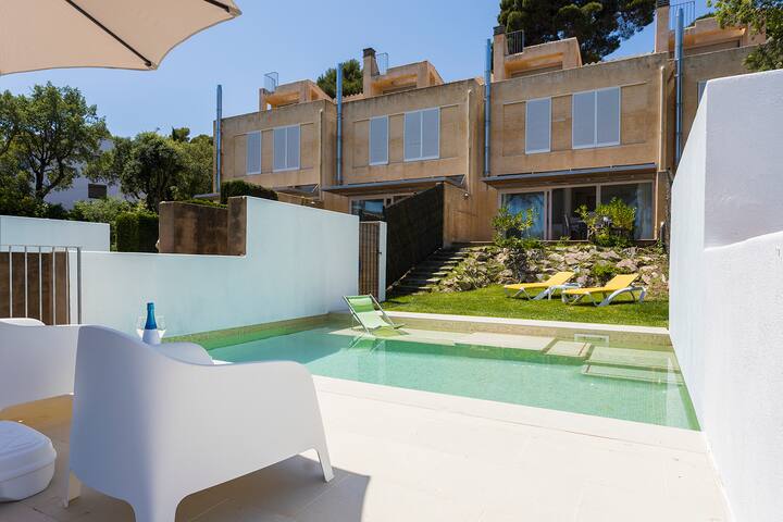 Family Beachfront Villa with Private Pool gallery image 3