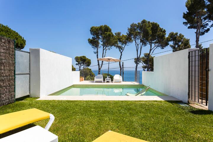 Family Beachfront Villa with Private Pool gallery image 2