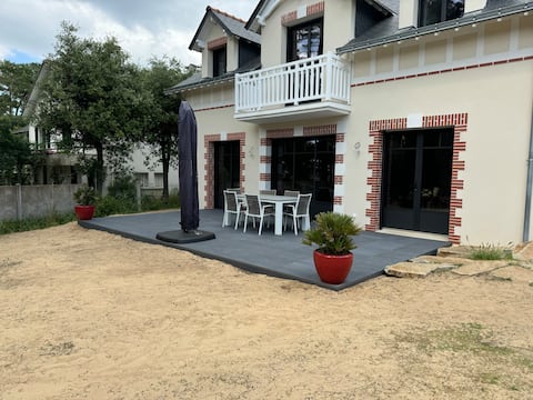 New beachfront villa – 4 bedrooms 50 m from the beach