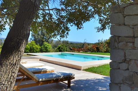 Beautiful new 3 bedroom villa with heated pool