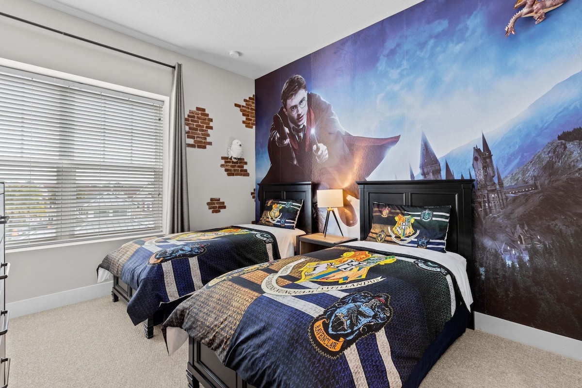 საძინებელი ორი ცალკე საწოლით, მესამე სართულზე