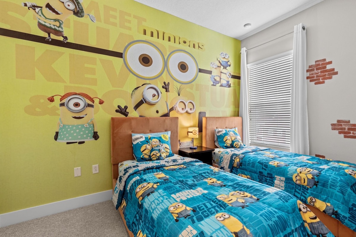 საძინებელი ორი ერთადგილიანი საწოლით მესამე სართულზე