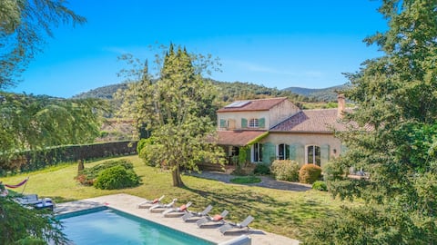 “Mas de Peyrol” – Provençal house for 16 people with pool