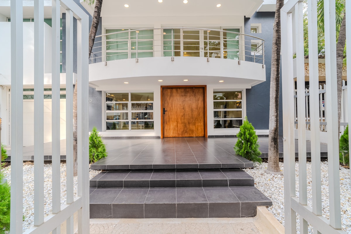 Encanto Mansion — 6 bedroom vacation rental in Cartagena