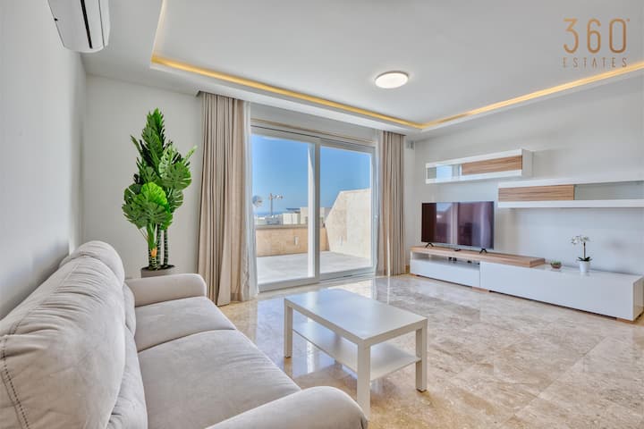 Deluxe 2br Pent With Private Terrace & Access Pool - Malta
