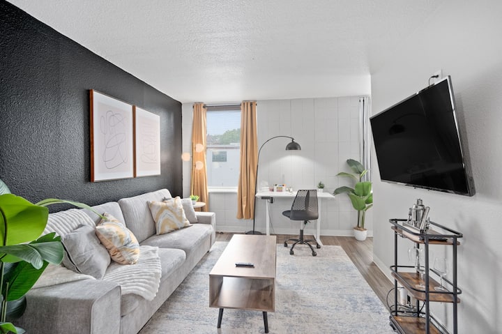 Stylish Retreat+smart Tvs+sleeps 4+ Free Parking* - University Of Cincinnati