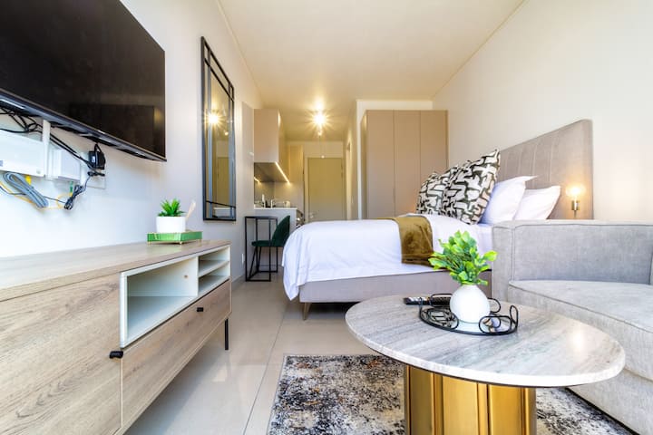 Exec Suite-near Gautrain, Mall & Wanderers Stadium - Johannesburg