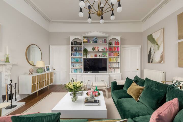 The Jewel Box, Luxury 4 Bed 3 Bath Penthouse Apt gallery image 3