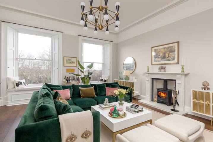 The Jewel Box, Luxury 4 Bed 3 Bath Penthouse Apt gallery image 4