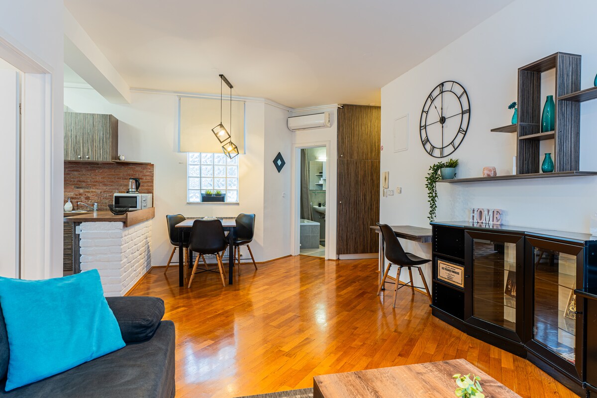 Corner Apartment