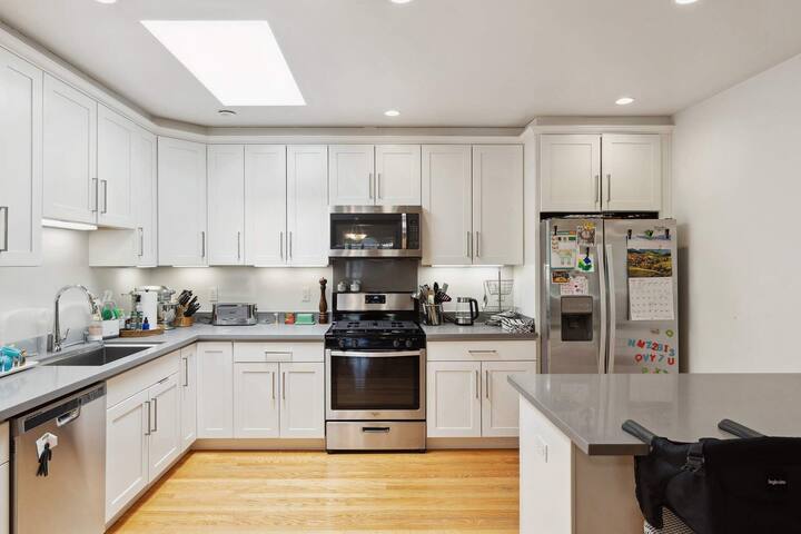 Lux Marina 3BR +Garden | 30+ Day gallery image 5