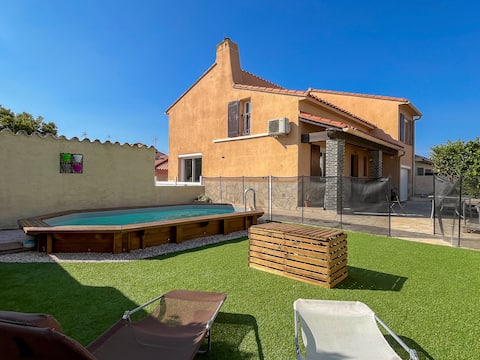 Large quiet house with pool