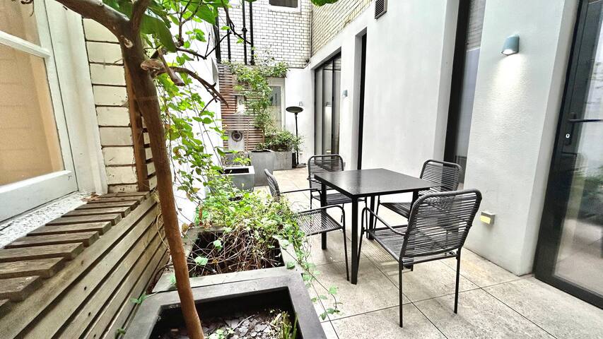 3BDR Mayfair Flat w. Private Patio near Hyde Park gallery image 5