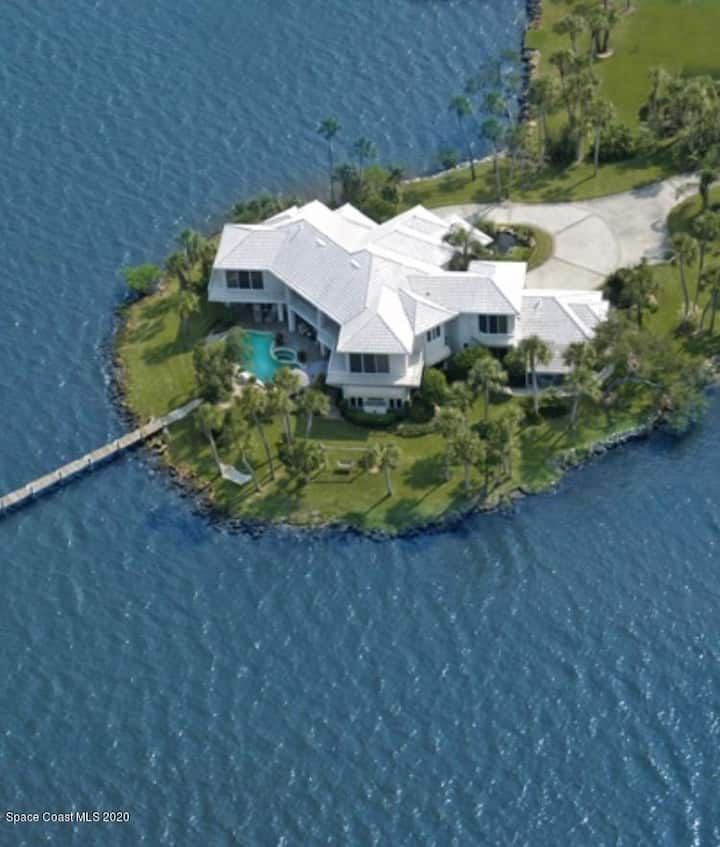 Waterfront 8bd/6ba Sleep 17 Pool Dock 4 miles USSA