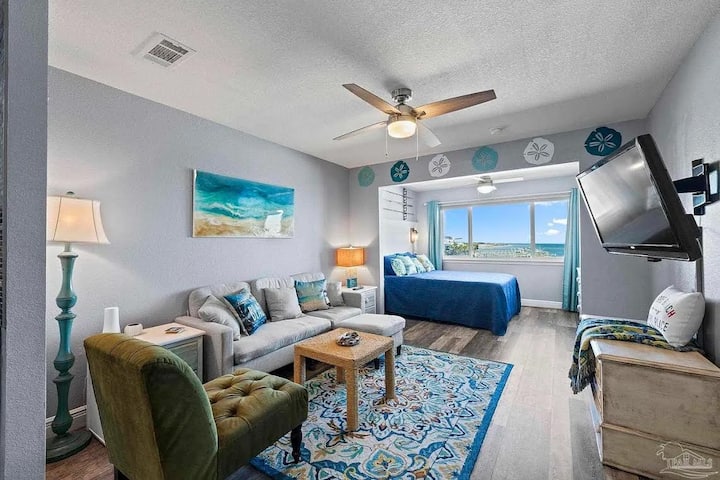 Studio Condo Navarre - Pensacola Beach, FL