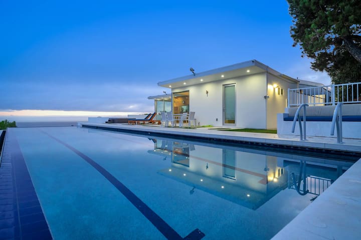 Luxury 3BR Malibu Home w Pool/Panoramic Ocean View