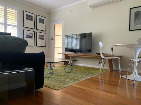 Successful Airbnb property: Stylish 2BR apt, great location in Australian Capital Territory