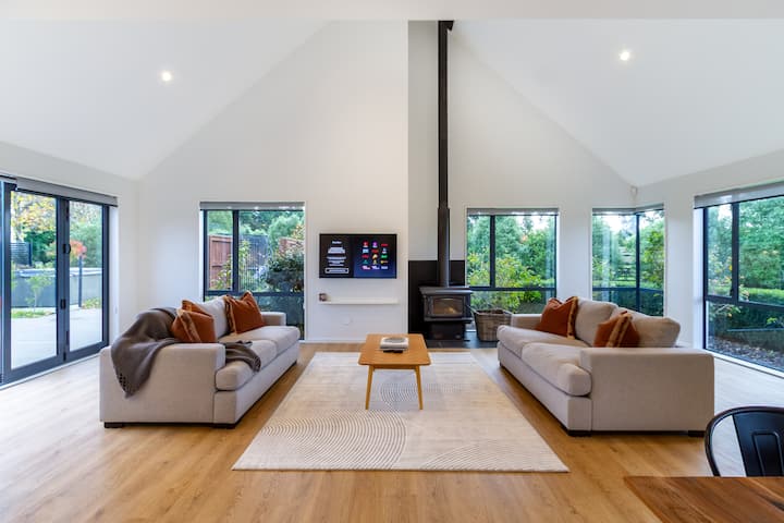Group Retreat Near Top Wedding Venues Games Room - Rolleston