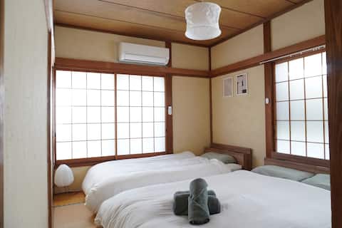 4 stations to Ikebukuro, a popular sightseeing spot/5-minute walk from the nearest station/entire ho