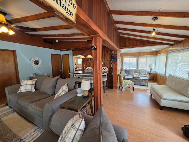 Desirable Higgins Lake  W/60 Ft Of Beach Frontage. - Higgins Lake, MI