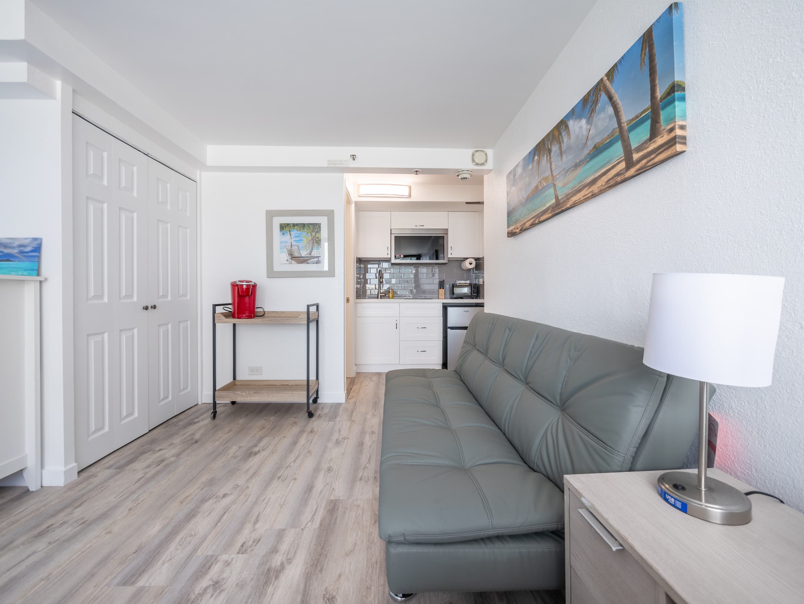 Renovated Cute Cozy Studio in Waikiki - Image 2