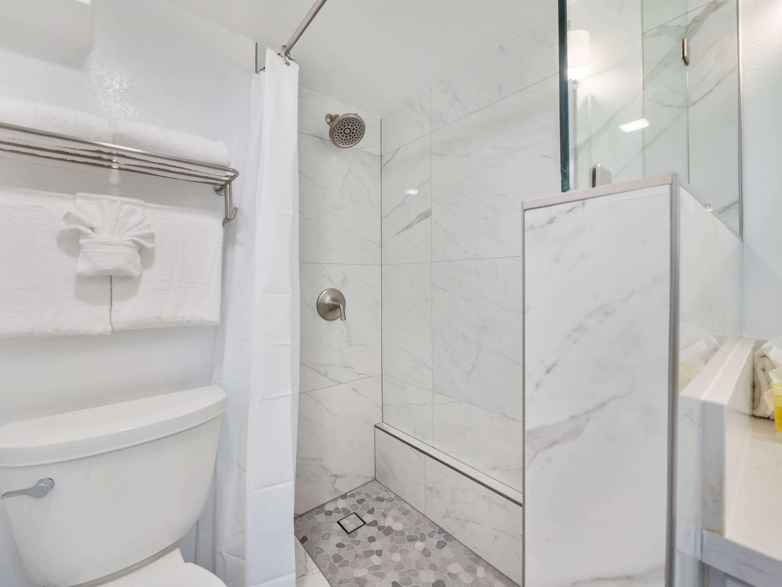 Renovated Cute Cozy Studio in Waikiki - Image 8