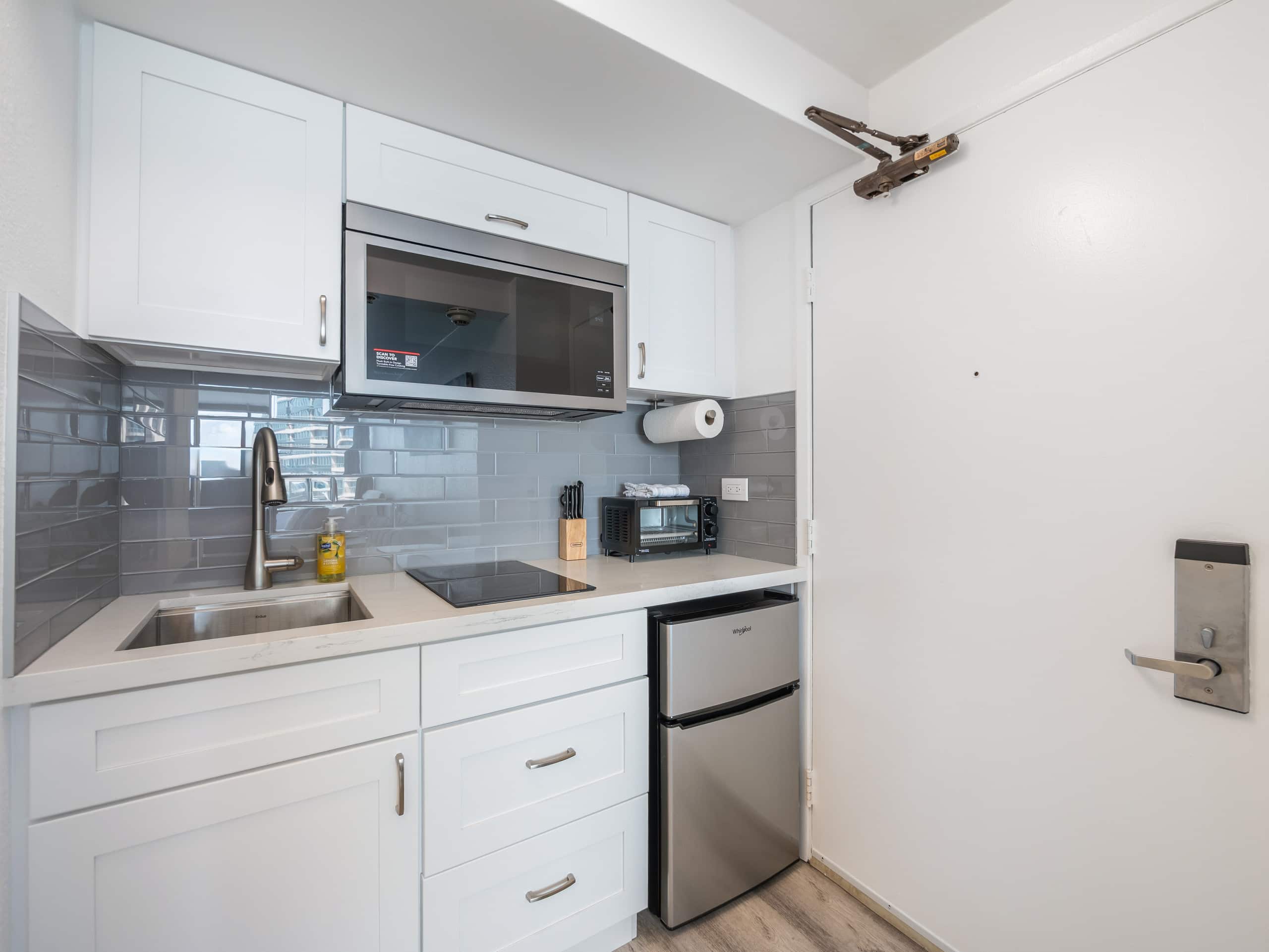Renovated Cute Cozy Studio in Waikiki - Image 3