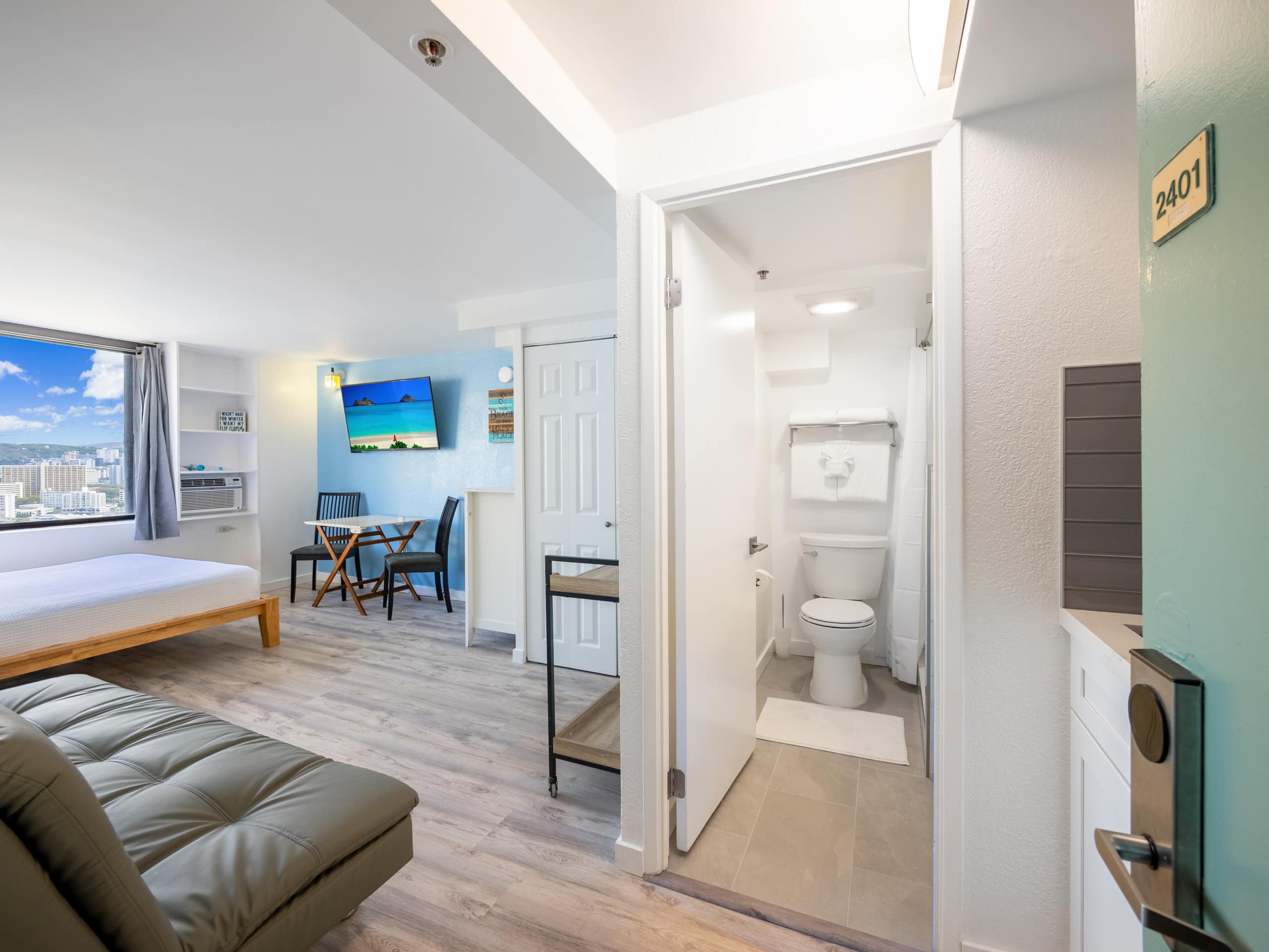 Renovated Cute Cozy Studio in Waikiki - Image 19
