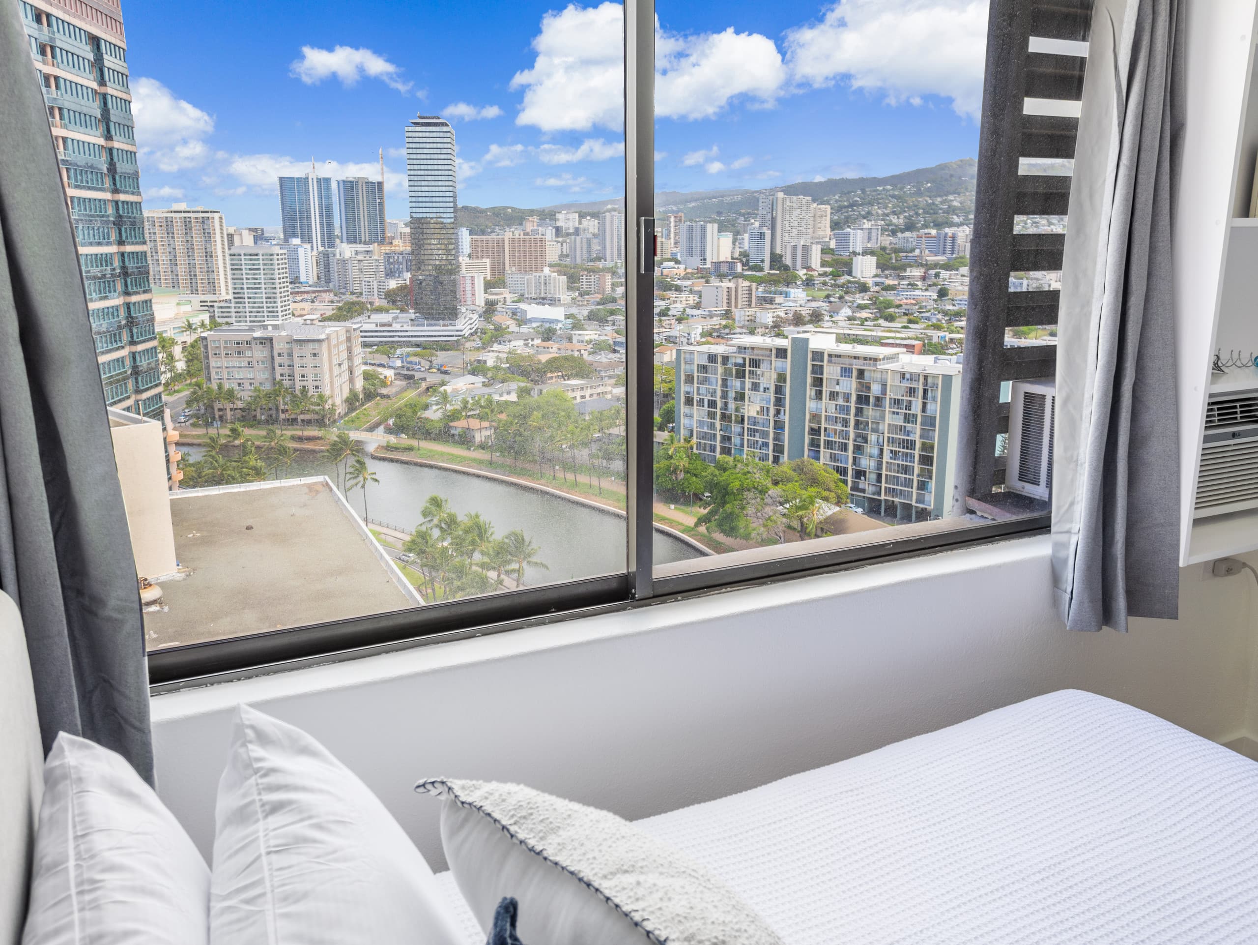 Renovated Cute Cozy Studio in Waikiki - Image 14