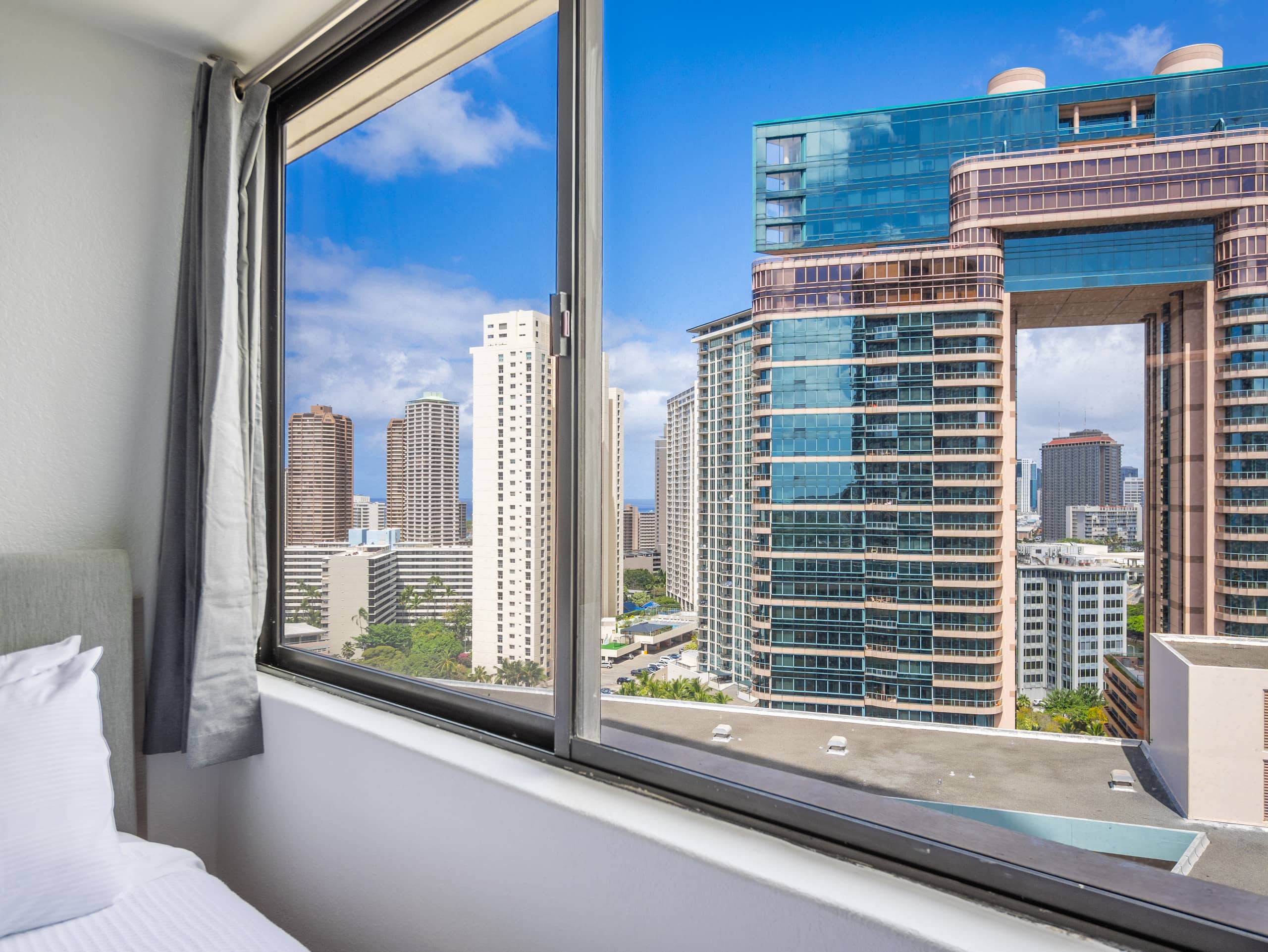 Renovated Cute Cozy Studio in Waikiki - Image 17