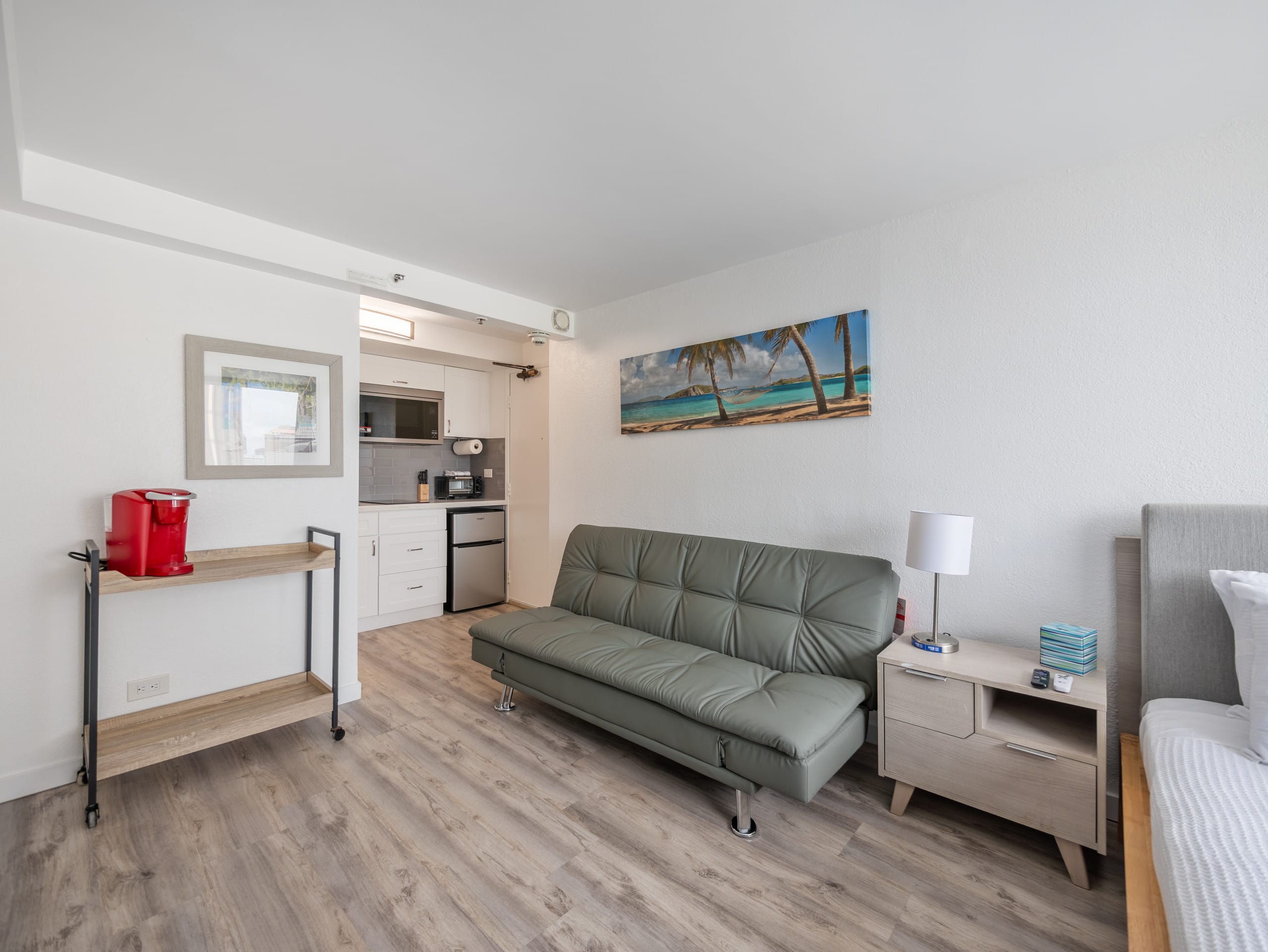 Renovated Cute Cozy Studio in Waikiki - Image 1