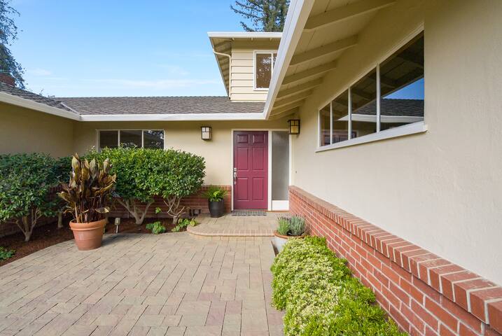 Charming Family Retreat gallery image 4