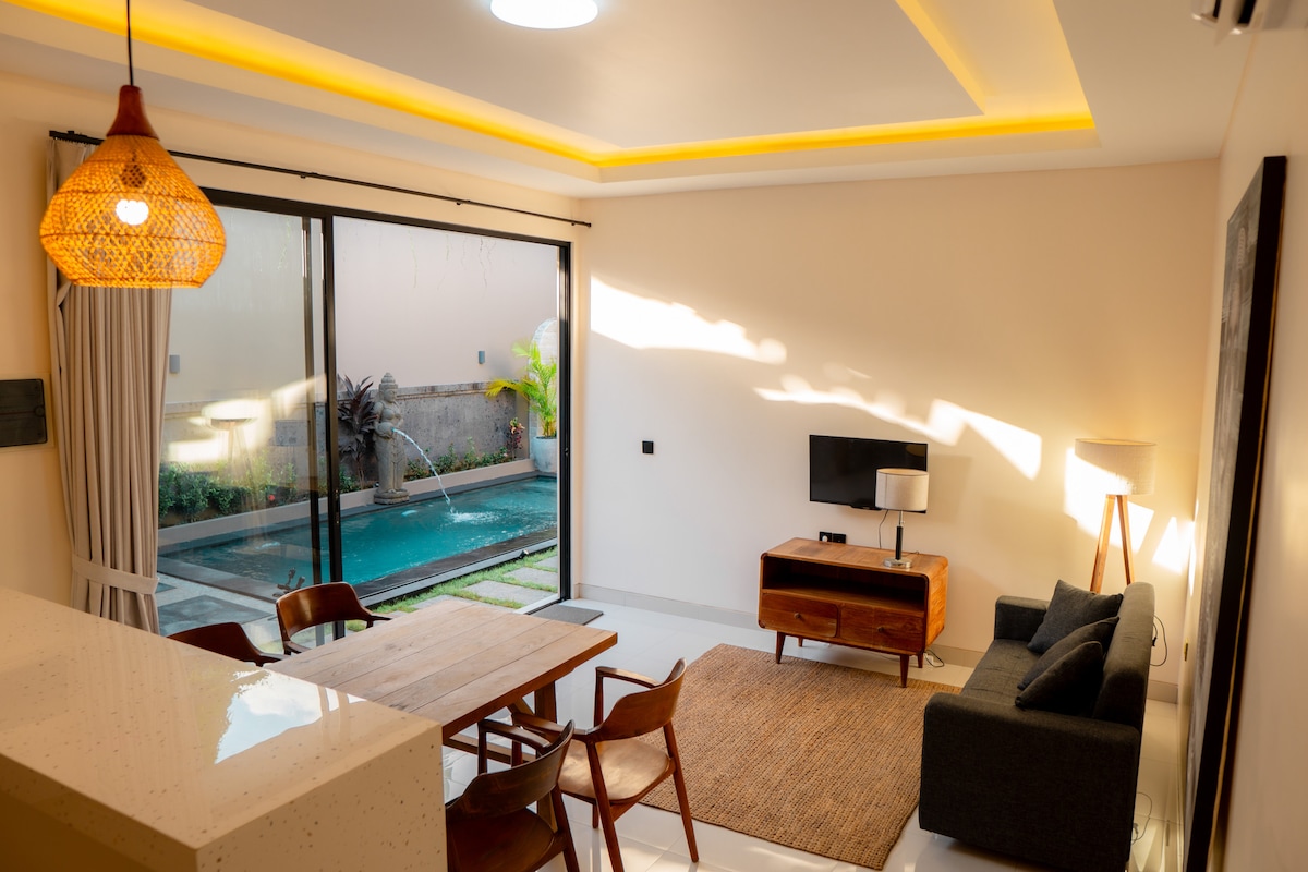 Home in Kuta Utara · 2 bedrooms · 2 beds · 2 private baths, Airbnb comparable
