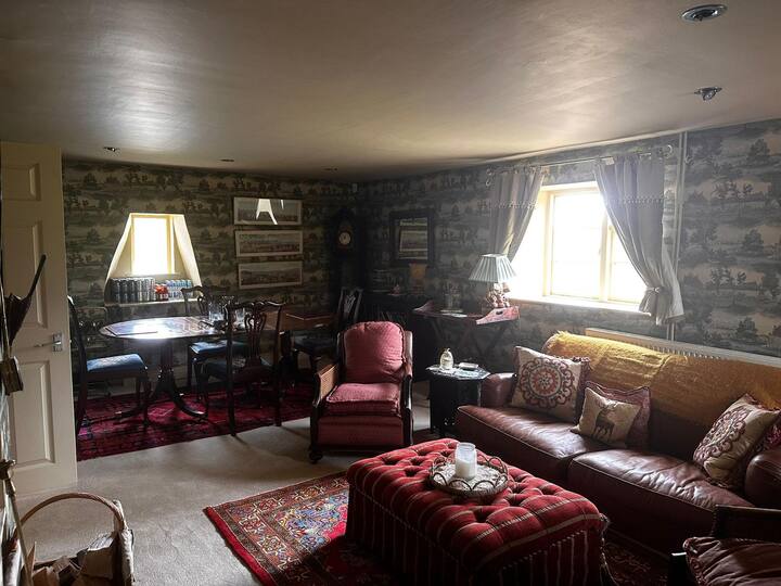 Stunning 2 Bedroom Flat | Private Estate. - Twinlakes Park