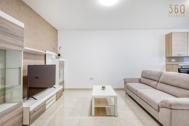 Lovely 3br Maisonette W/ Roof Pool Access And Wifi - Malta