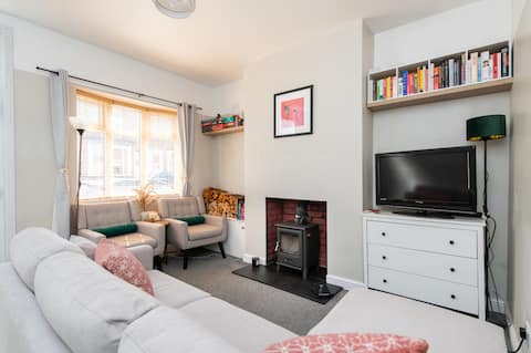 Central 2 BR Cosy House