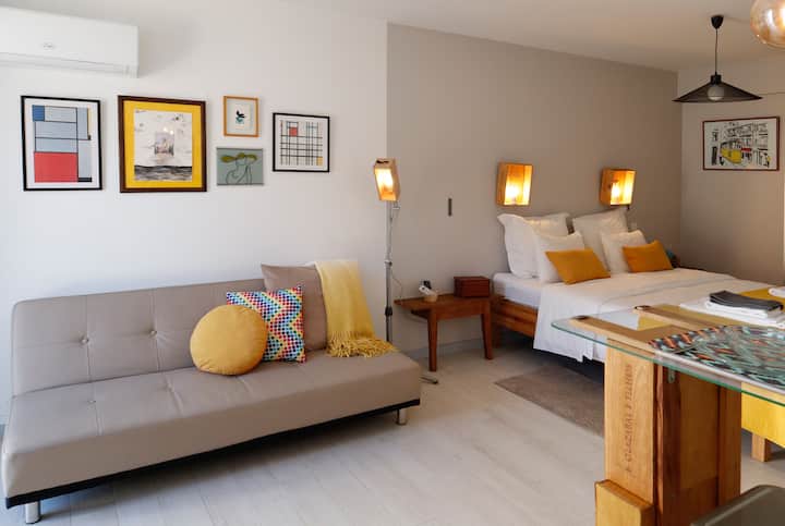 Sala de estar y espacio en el dormitorio