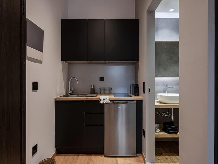 Brand New Panthea City Grey Apt. Walk To Beach! - Hanía