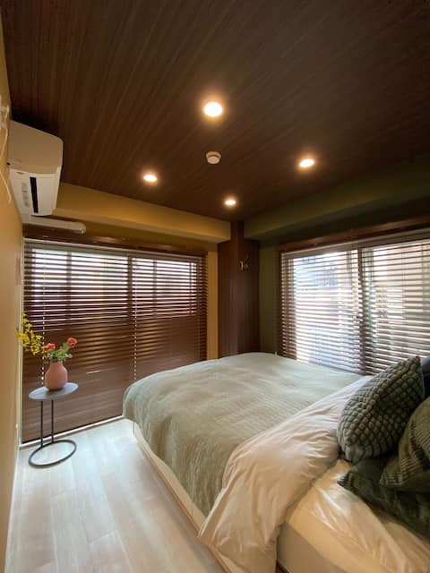 : [Near Ikebukuro, Shinjuku, and Shibuya; near the Yamanote Line; for 5 people; 2 bedrooms and 1 liv