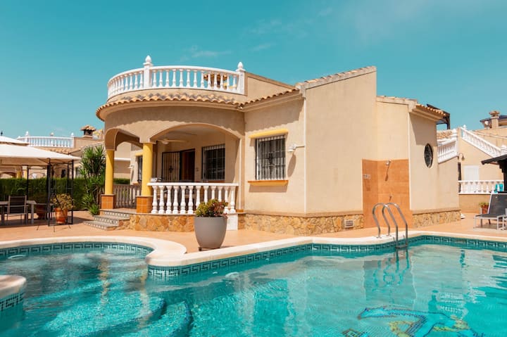 Sunny stay at Casa Corten with Private pool.