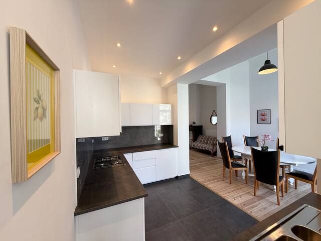 Stylish Triplex – 4BR – Saint-Gilles gallery image 4